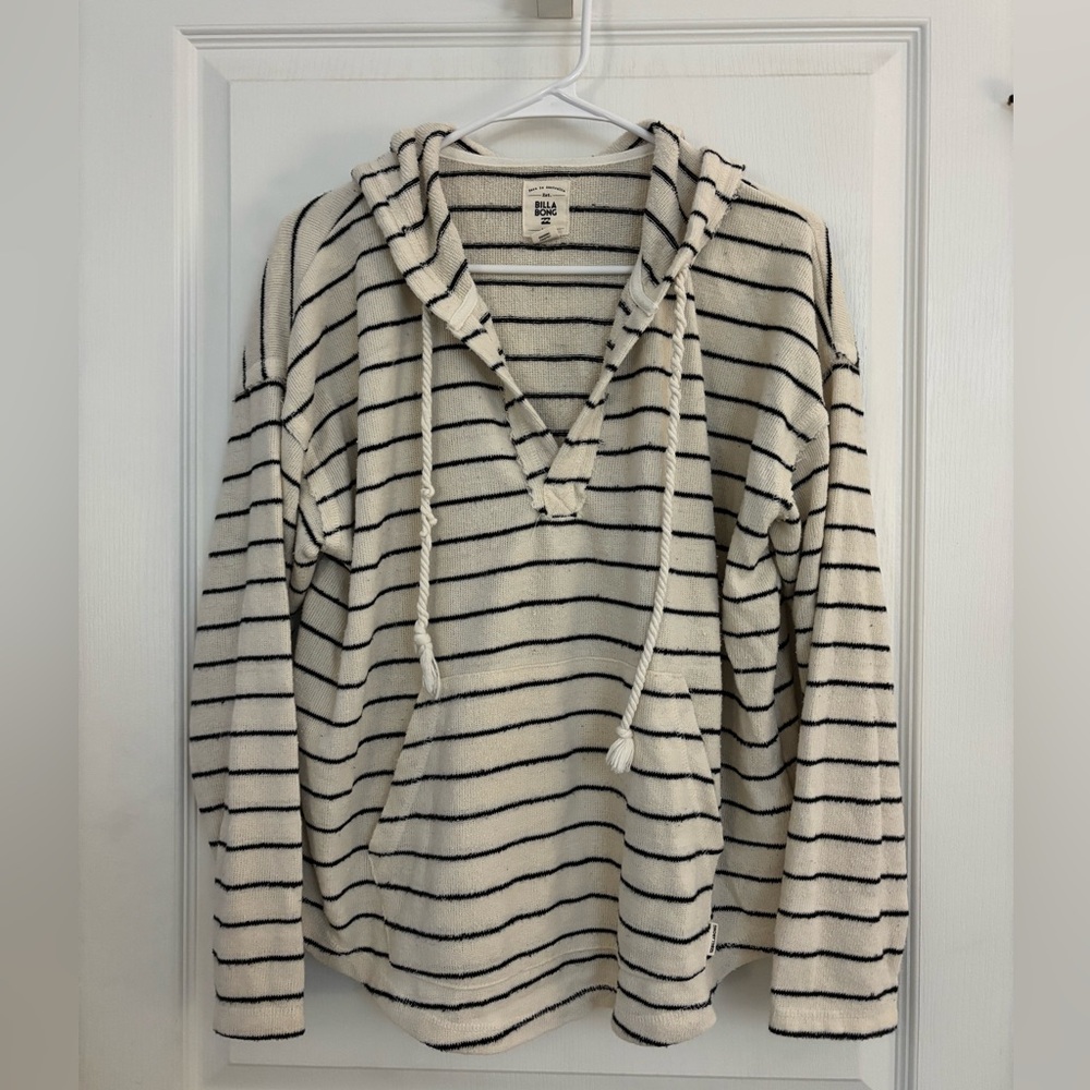 Billabong Cream and Black Knit Pullover